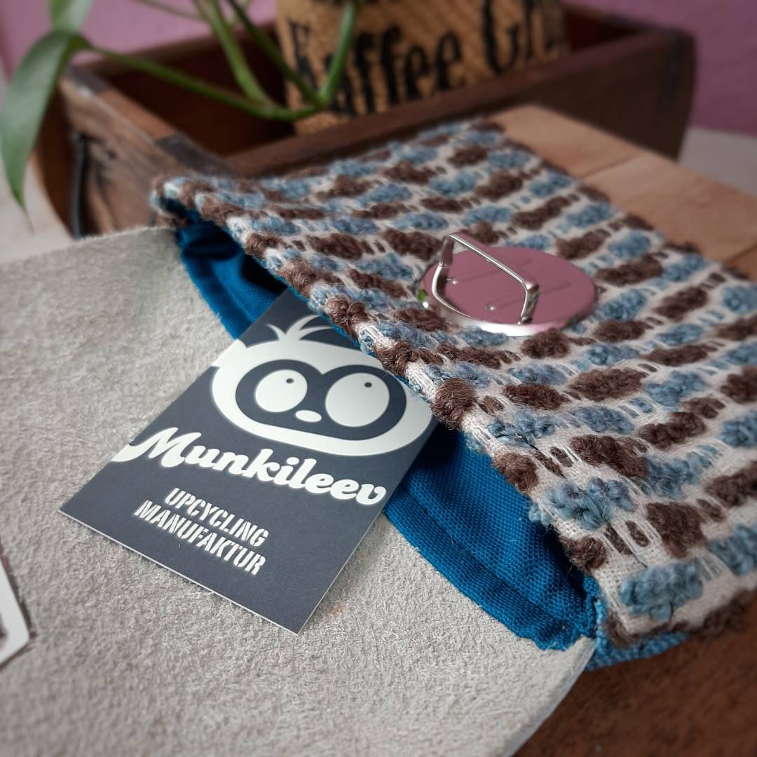 UpcyclingTasche mit Mappenschloss – Bild 3