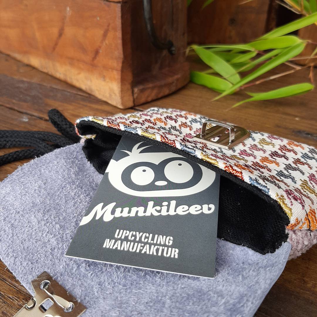 Upcycling-Täschchen mit Kordel – Bild 2