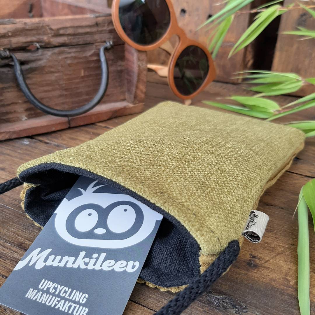 Upcycling-Schlupftäschchen mit Kordel – Bild 2